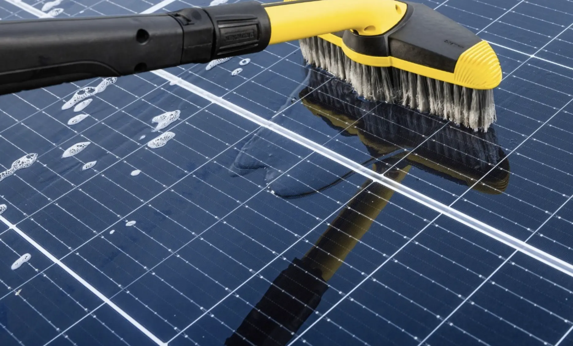 do you need to turn off solar panels before cleaning