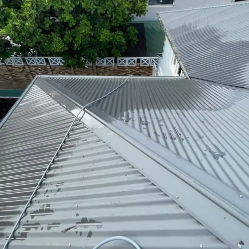 high-rise-gutter-cleaning.webp