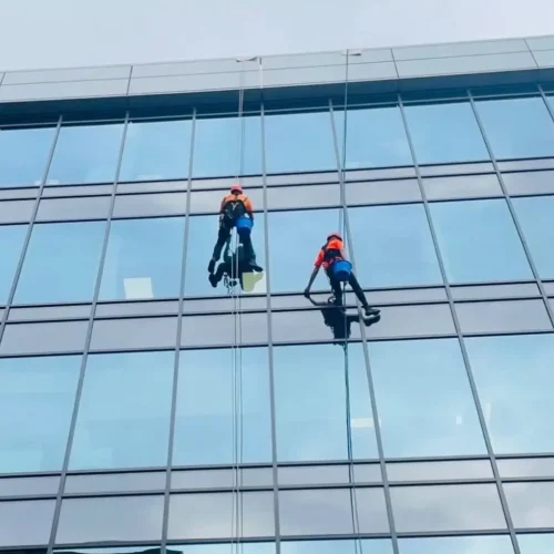 high-rise-window-washing-services-docklands.webp