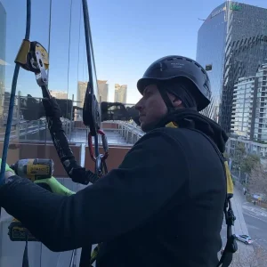 office-glass-cleaning.webp