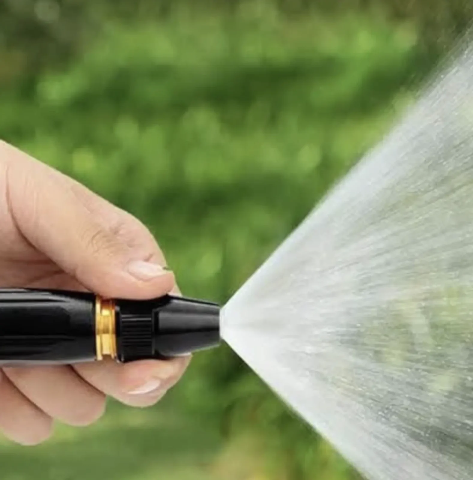 how does a high-pressure water gun work