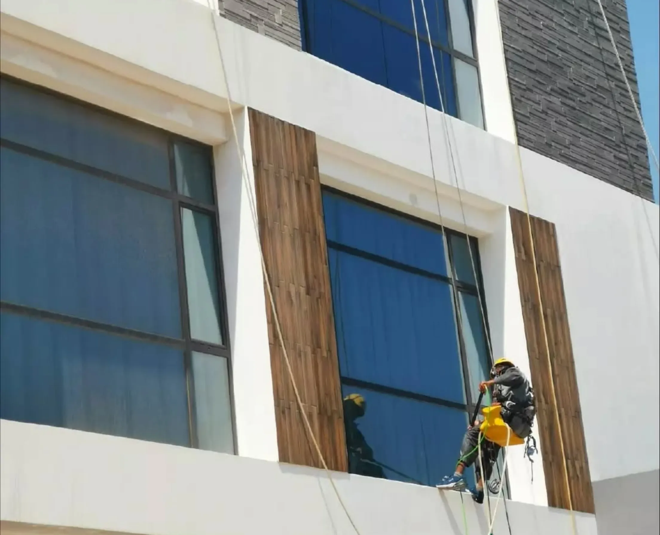 how long to clean windows professionally