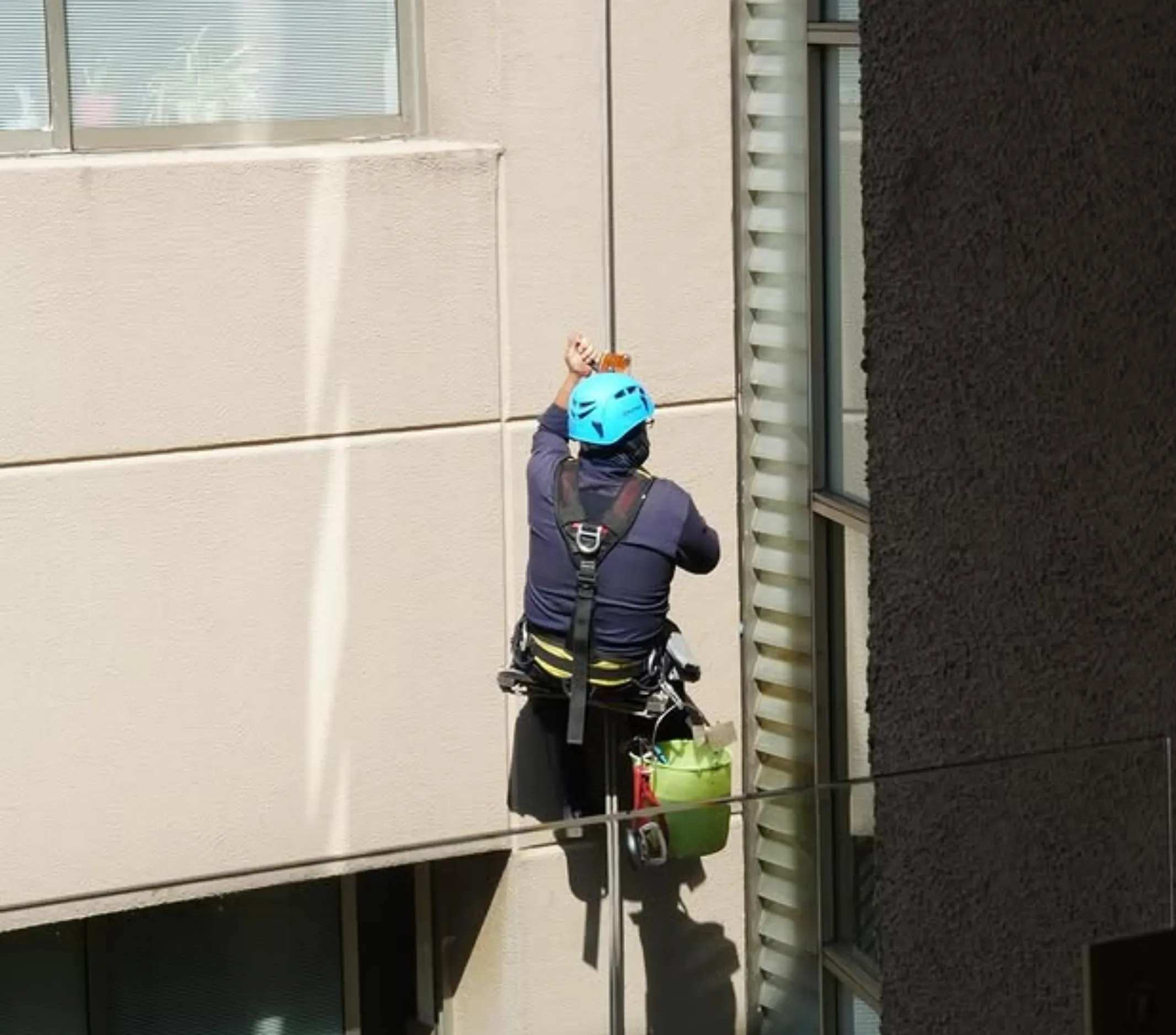 why window cleaners don’t use soap